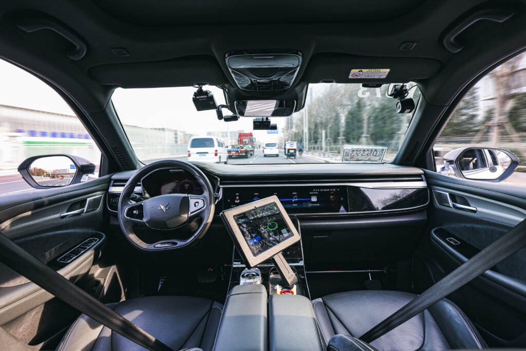 Baidu granted with the first license to test out driverless taxis in Beijing